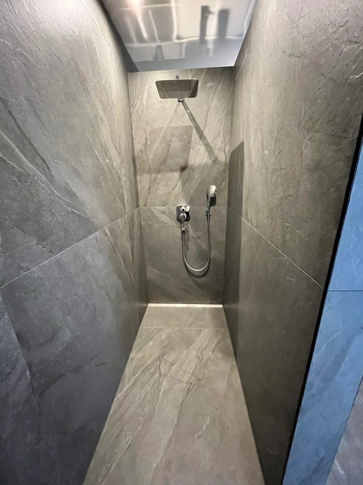 Badsanierung Dusche Steinoptik Tübingen – 120×120 cm Feinsteinzeug Stumpp Fliesen